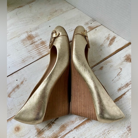 TORY BURCH Gold Metallic Leather Wedges Mini Miller heels Women's Sz 8.5 EUC - Picture 4 of 15